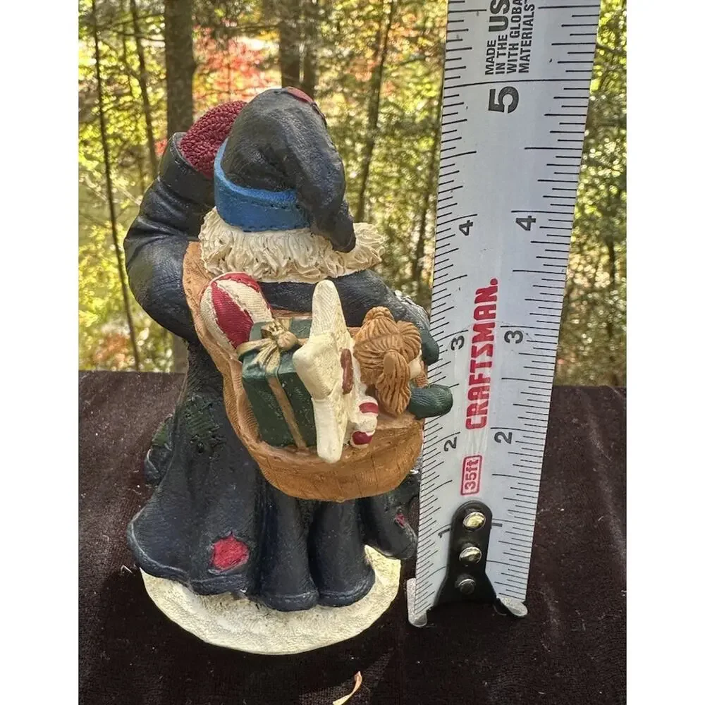 Vtg 1996 St. Nicholas Square Santa Toting Toy Sack Wearing Mittens -S64